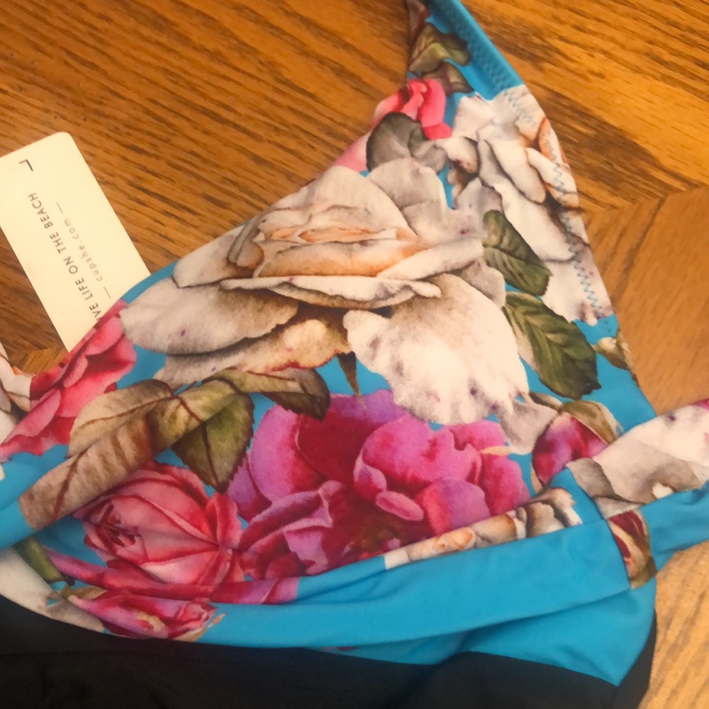 #17 cupshe Floral and Black halter one piece swimsuit.large nwt - Picture 6 of 8